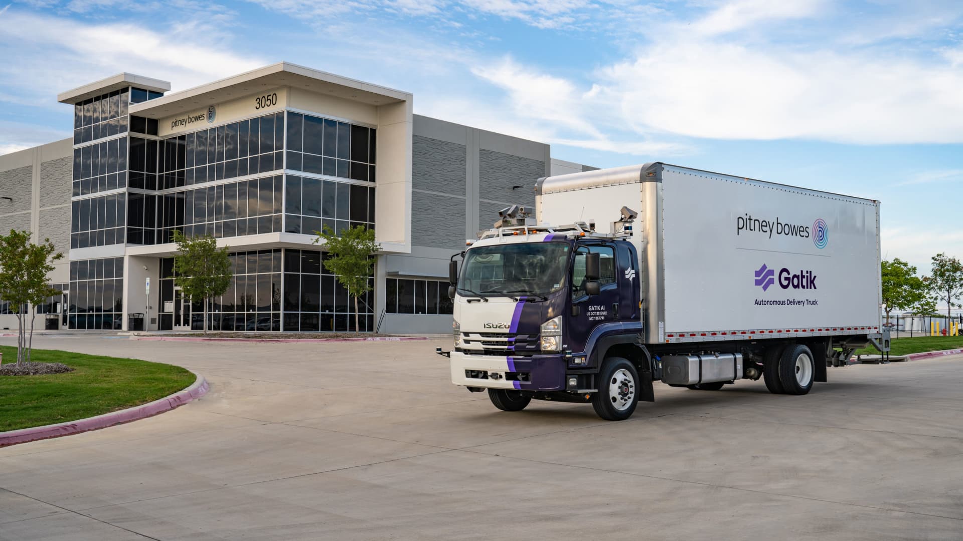Autonomous delivery company Gatik wins new pilot program with Pitney Bowes in Dallas - CNBC