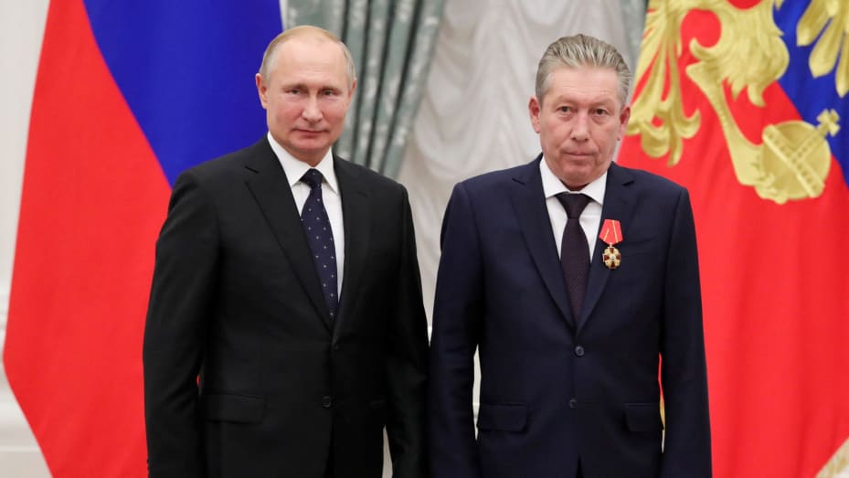 Russian President Vladimir Putin stands next to First Executive Vice President of oil producer Lukoil Ravil Maganov after decorating him with the Order of Alexander Nevsky during an awarding ceremony at the Kremlin in Moscow, Russia, November 21, 2019.