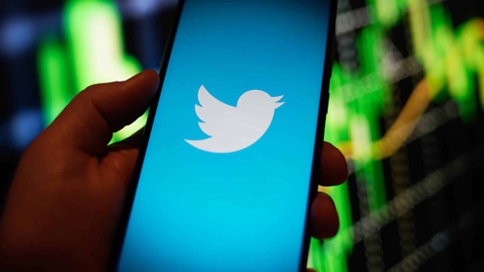 Twitter will finally let you edit tweets â if you pay