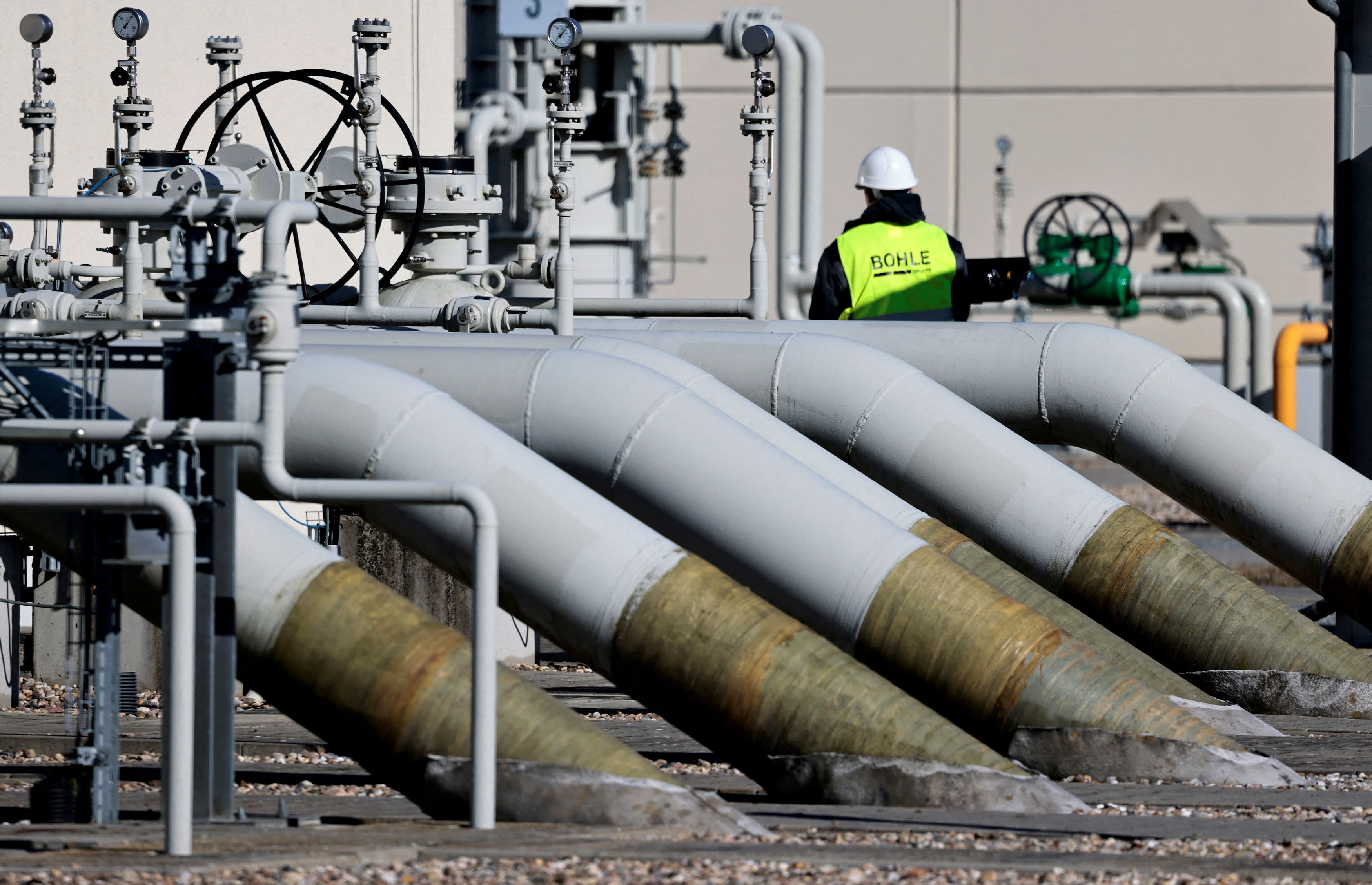 Russia's Gazprom keeps gas pipeline to Germany switched off