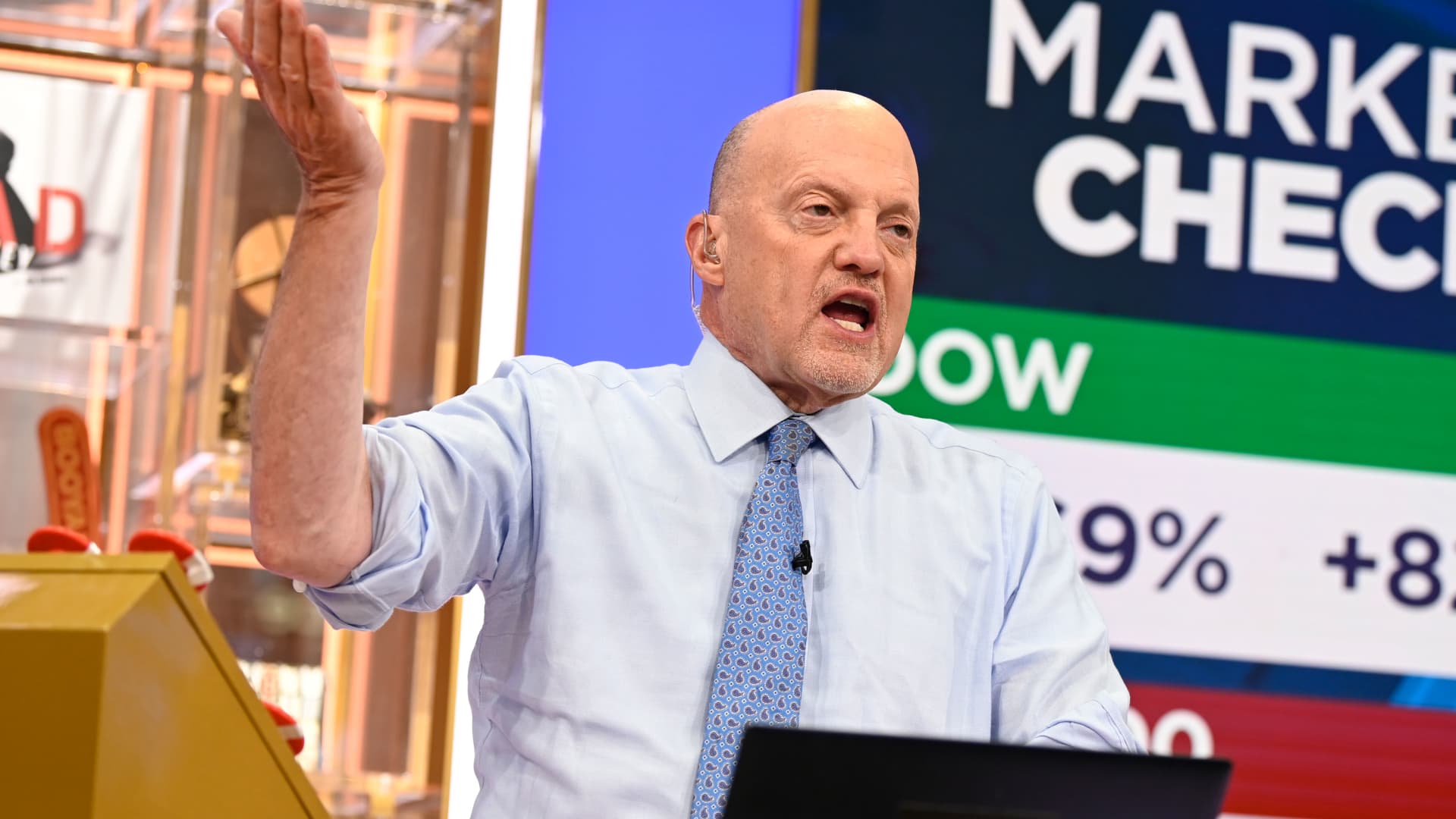 The market’s initial reaction to a Fed rate hike is ‘almost always a head fake,’ Jim Cramer says