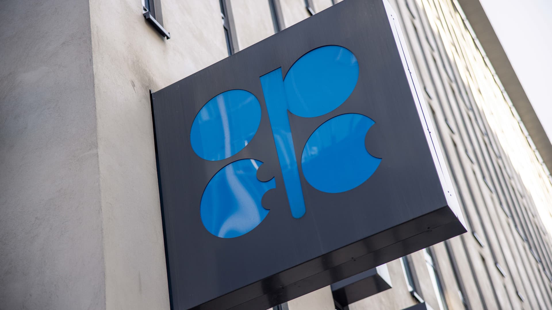 What the club sees on Tuesday – OPEC+ cuts output, banks downgraded, top industrial picks