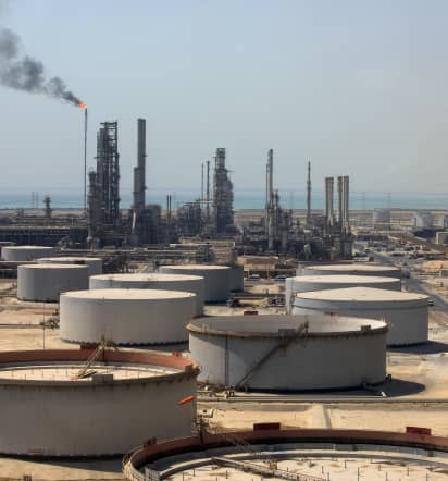 Oil falls, pares losses on White House rebuttal of Iran deal report