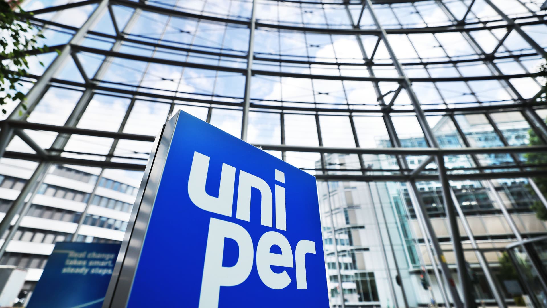 German government agrees nationalization deal for energy giant Uniper as Russia squeezes gas supplies