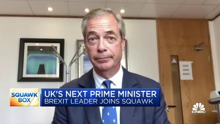 D'UK Wirtschaft ass "um Rand vun engem Nidderschlag", seet den Nigel Farage