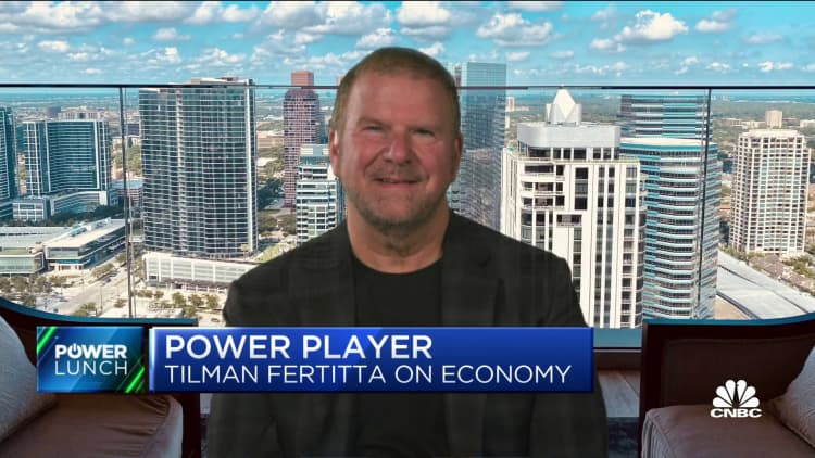 Service is not going to be what it was at restaurants due to low staffing, says Tilman Fertitta
