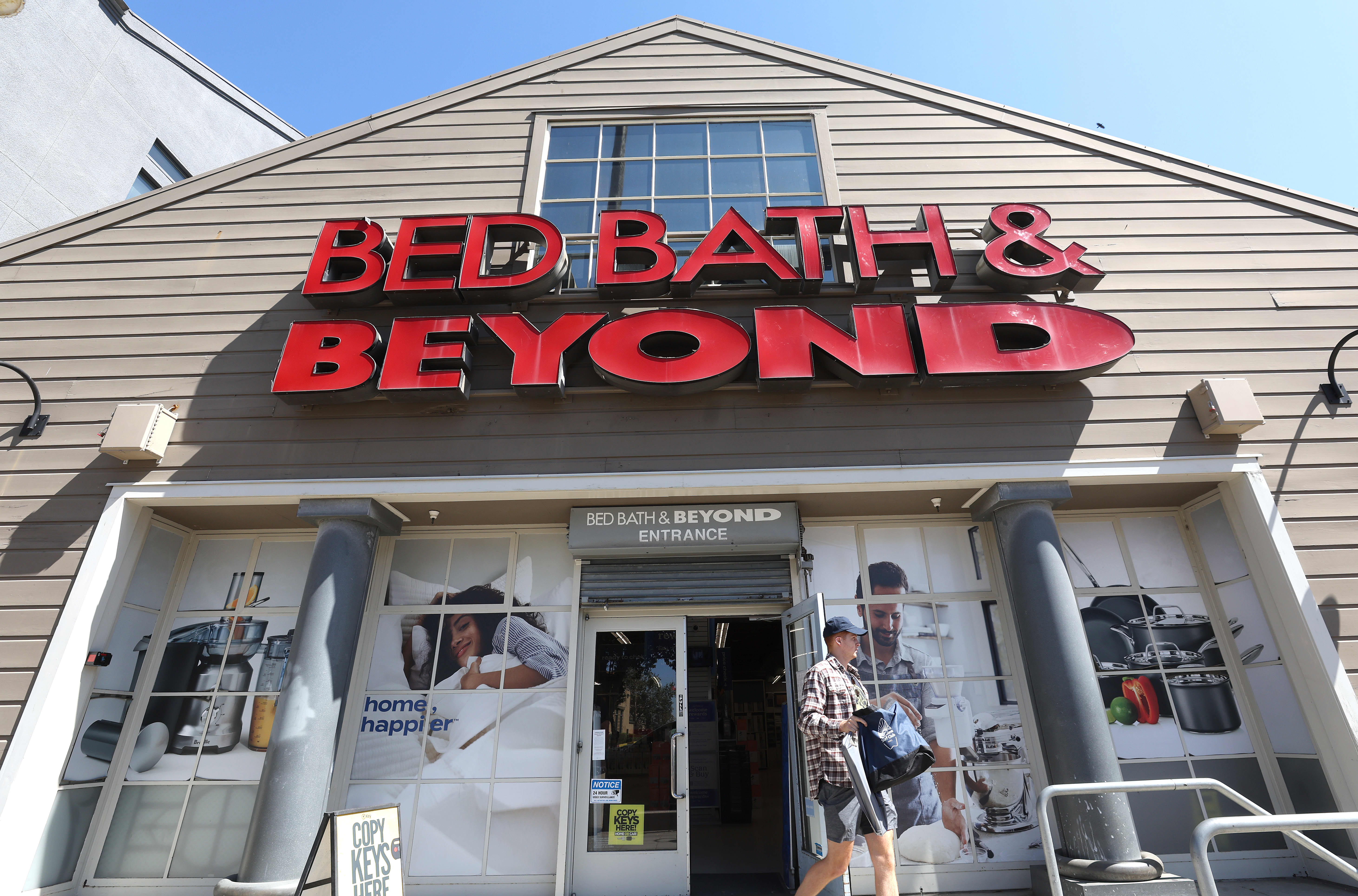 Bed Bath & Beyond menghadapi kebangkrutan dan mencari pemecahan saham terbalik