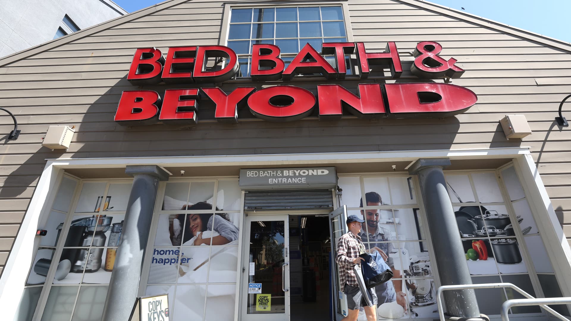 Bed Bath & Beyond Struggles to Avoid Bankruptcy