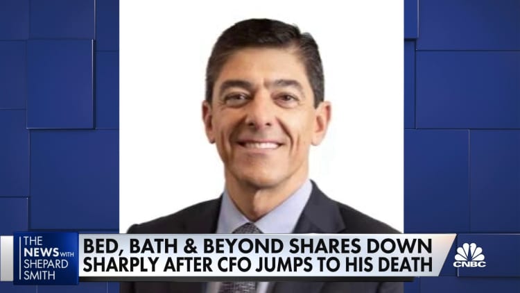 BBBY shares plunge after CFO jumped to his death
