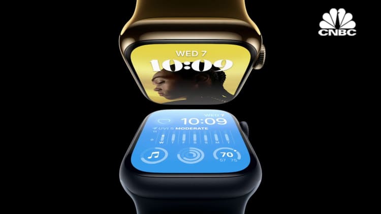 Apple представляє Apple Watch Series 8 під час презентації у вересні