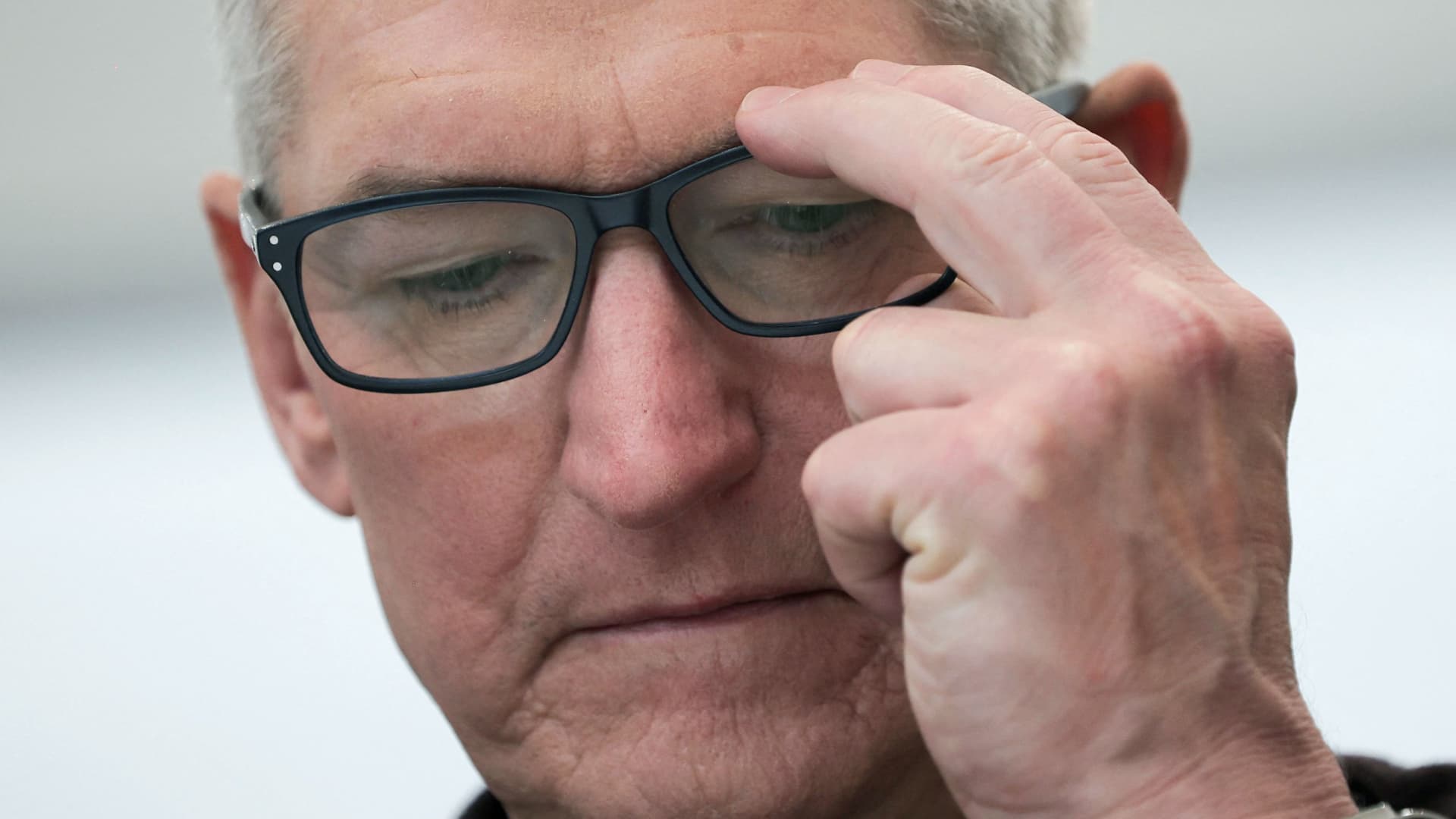 Apple execs were reportedly skeptical on headset, with one likening it to a 'science project' 
