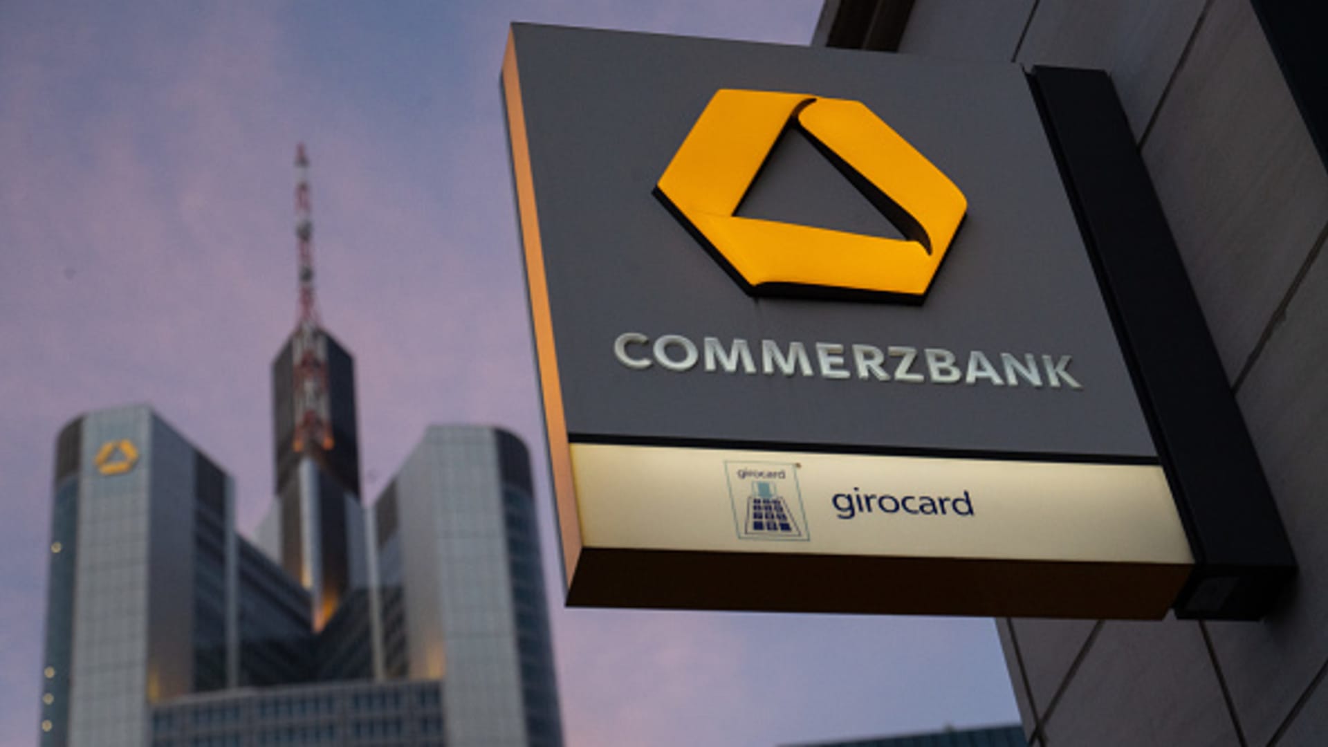 Commerzbank chief says he’s not preparing for disaster, sees a mild recession
