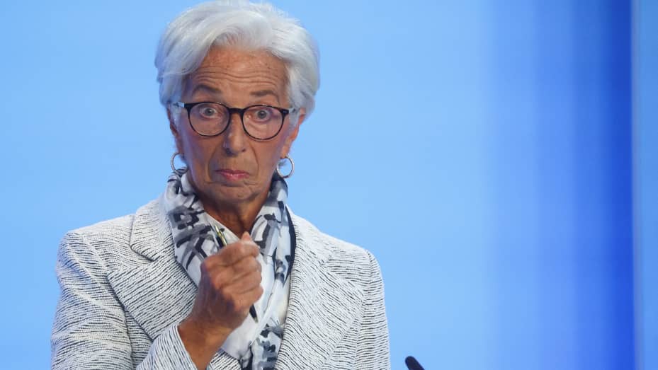 Christine Lagarde, presidenta del Banco Central Europeo (BCE) se dirige a una conferencia de prensa después de la reunión de política monetaria del BCE en Frankfurt, Alemania, el 8 de septiembre de 2022. REUTERS/Kai Pfaffenbach REARCHIVO - REPETICIÓN DE CALIDAD