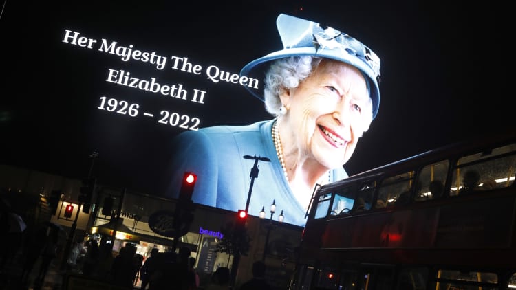 World reacts to the death of Queen Elizabeth II at age 96