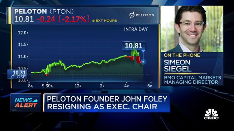 BMO 的 Simeon Siegel 表示，Peloton 必须决定是扩大规模还是盈利