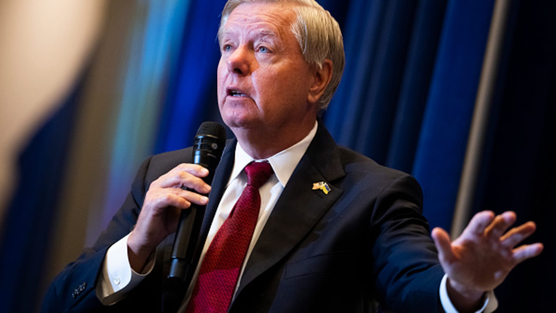 Sen. Lindsey Graham introduces bill to ban most abortions nationwide after 15 we..