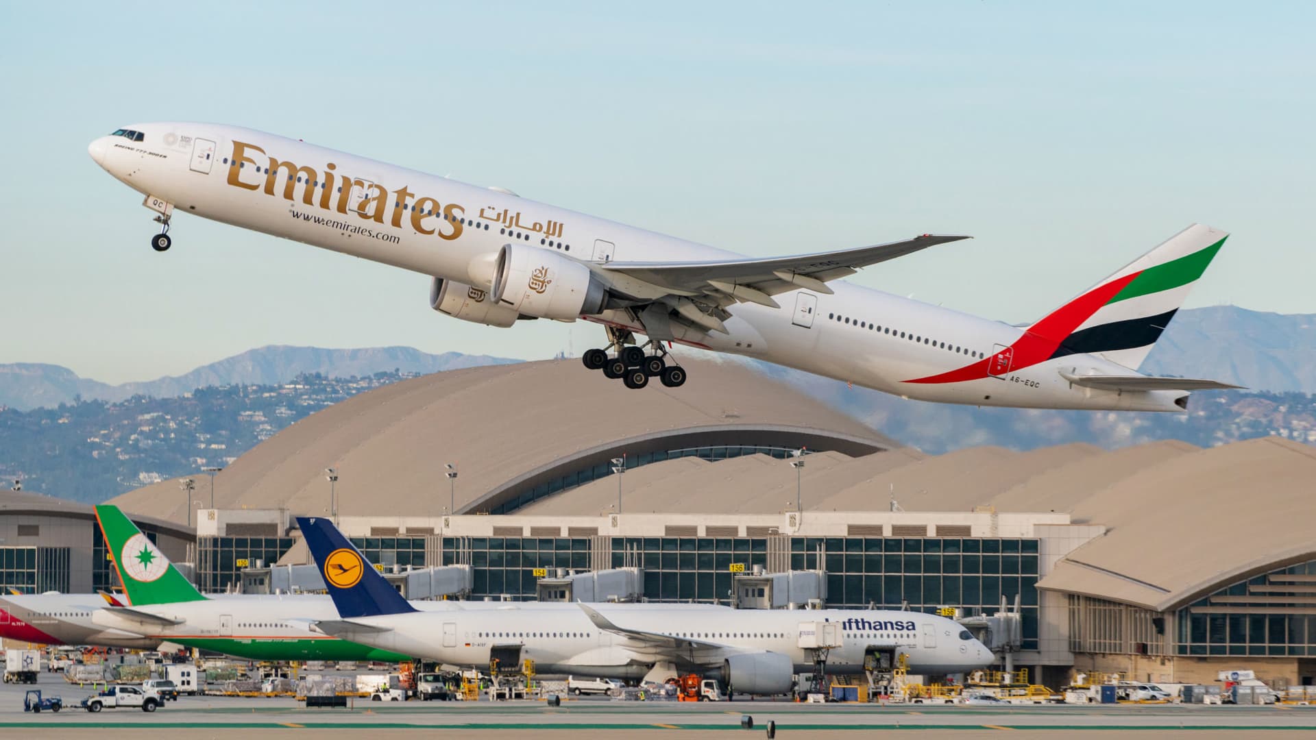 United Airlines partners with one-time foe Emirates, will launch Dubai  flights