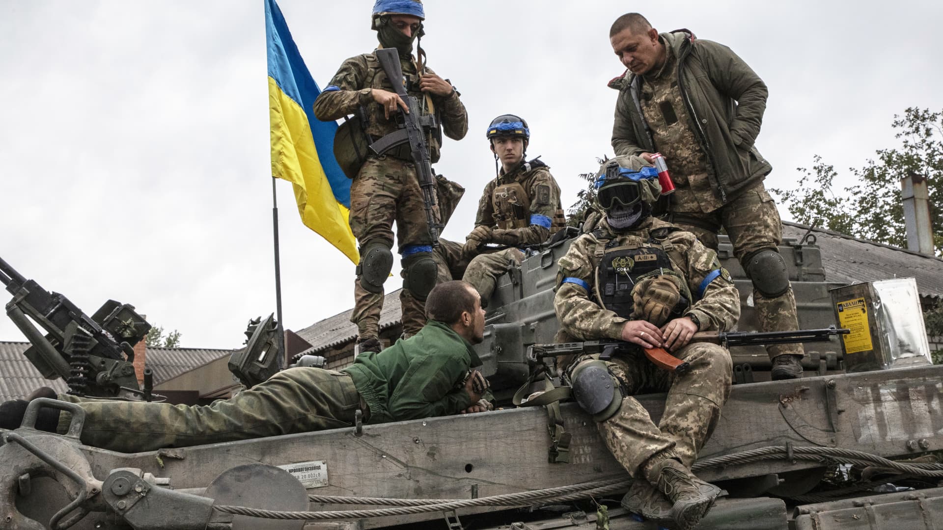 A Russian soldier, taken prisoner, on a tank with Ukrainian soldiers after the city was recaptured from Russian forces on September 11,2022 in Izyum, Ukraine. A Ukrainian counteroffensive has made significant advances in the east of Ukraine taking back land that have been under Russian control.