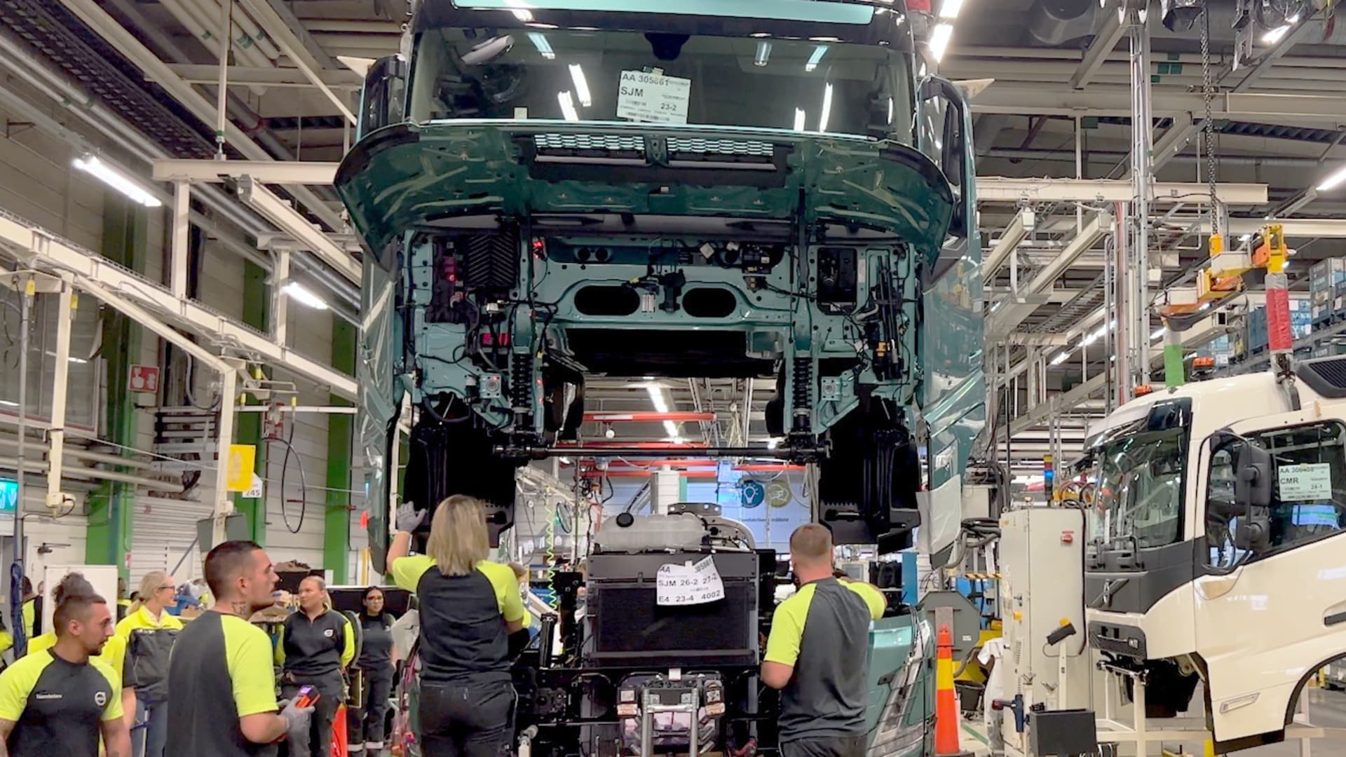 Volvo starts series production of heavy-duty electric trucks, targets 50% of sales by 2030