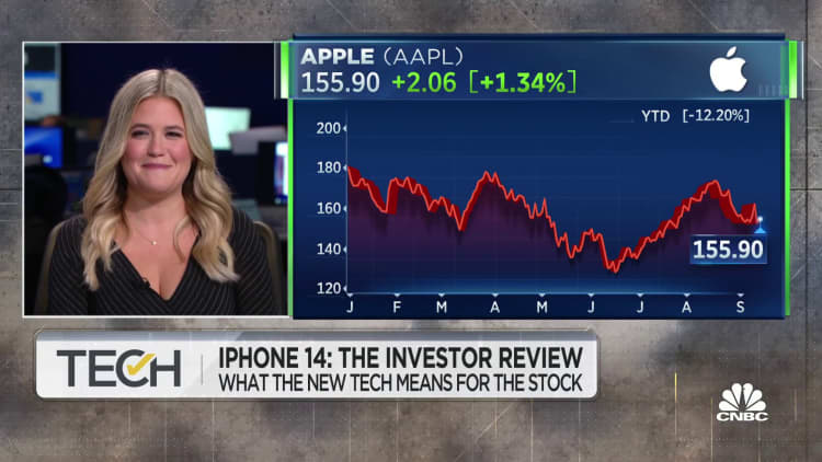 I would definitely buy the Apple iPhone 14 Pro or Pro Max, says CNBC tech reporter