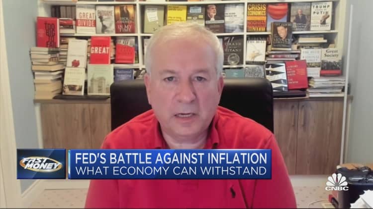 'Enflasyon bir oyundur': Uzun zamandır ayı David Rosenberg, durgunluğun talebi ve piyasaları çarptığını görüyor