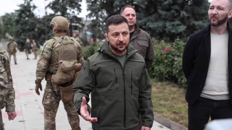 Zelenskyy tells Crimeans that Ukraine is coming