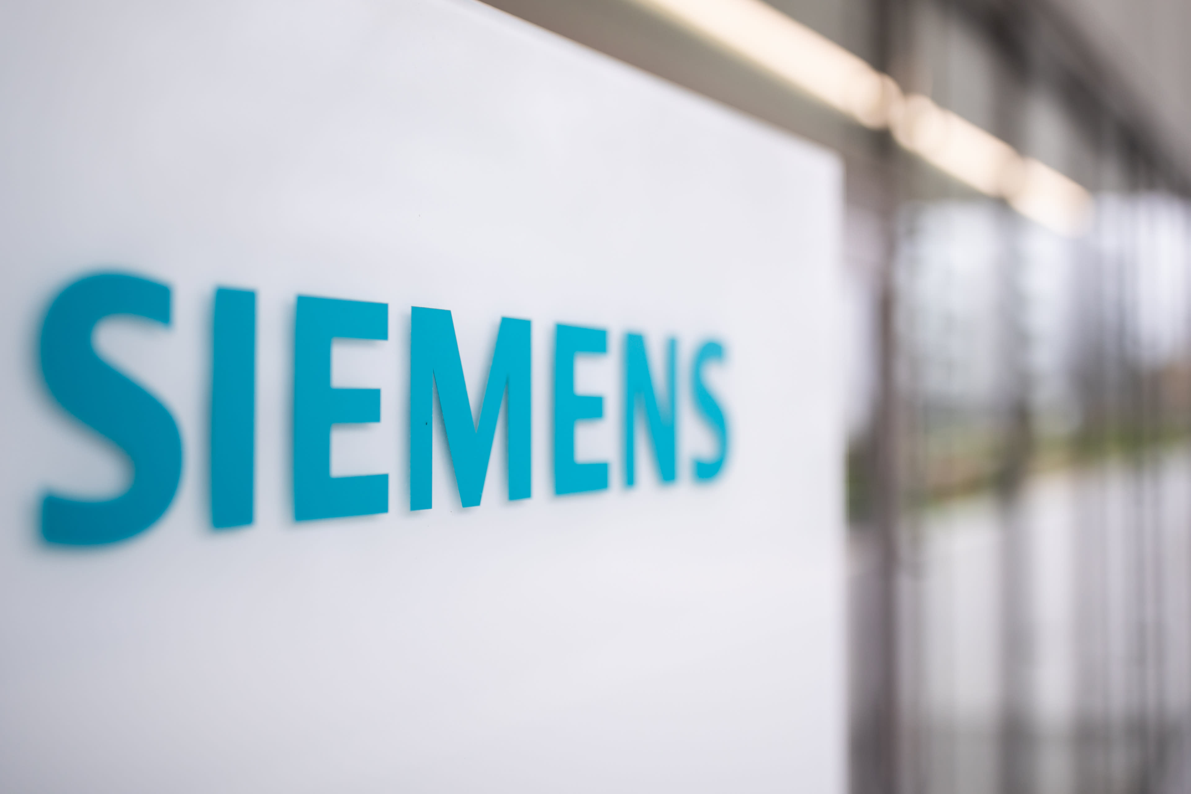 Siemens raises its outlook for the full year after sales in the second quarter beat forecasts