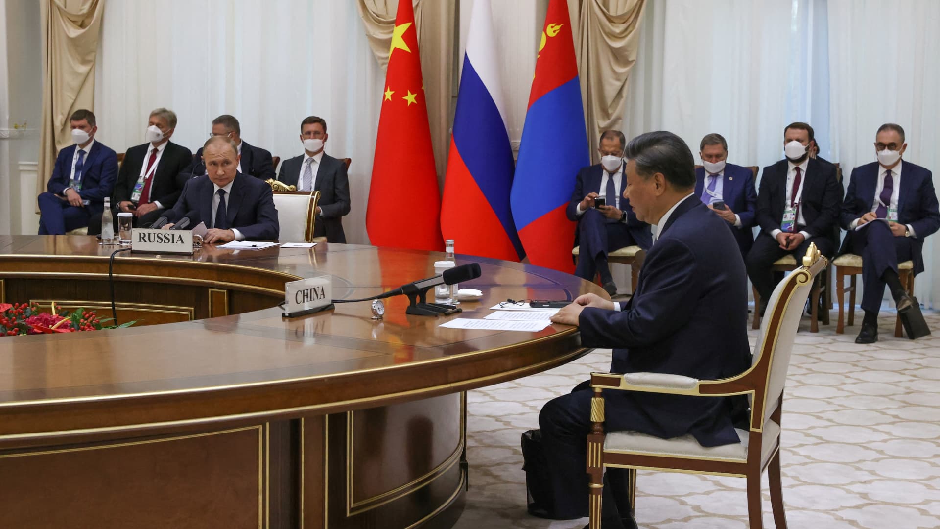 China's President Xi Jinping (R), Russian President Vladimir Putin (L) and Mongolia's President Ukhnaa Khurelsukh (unseen) hold a trilateral meeting on the sidelines of the Shanghai Cooperation Organisation (SCO) leaders' summit in Samarkand on September 15, 2022. China and Russia's relationship may not necessarily be on equal footing, said an associate professor from Griffith University, Matthew Sussex.