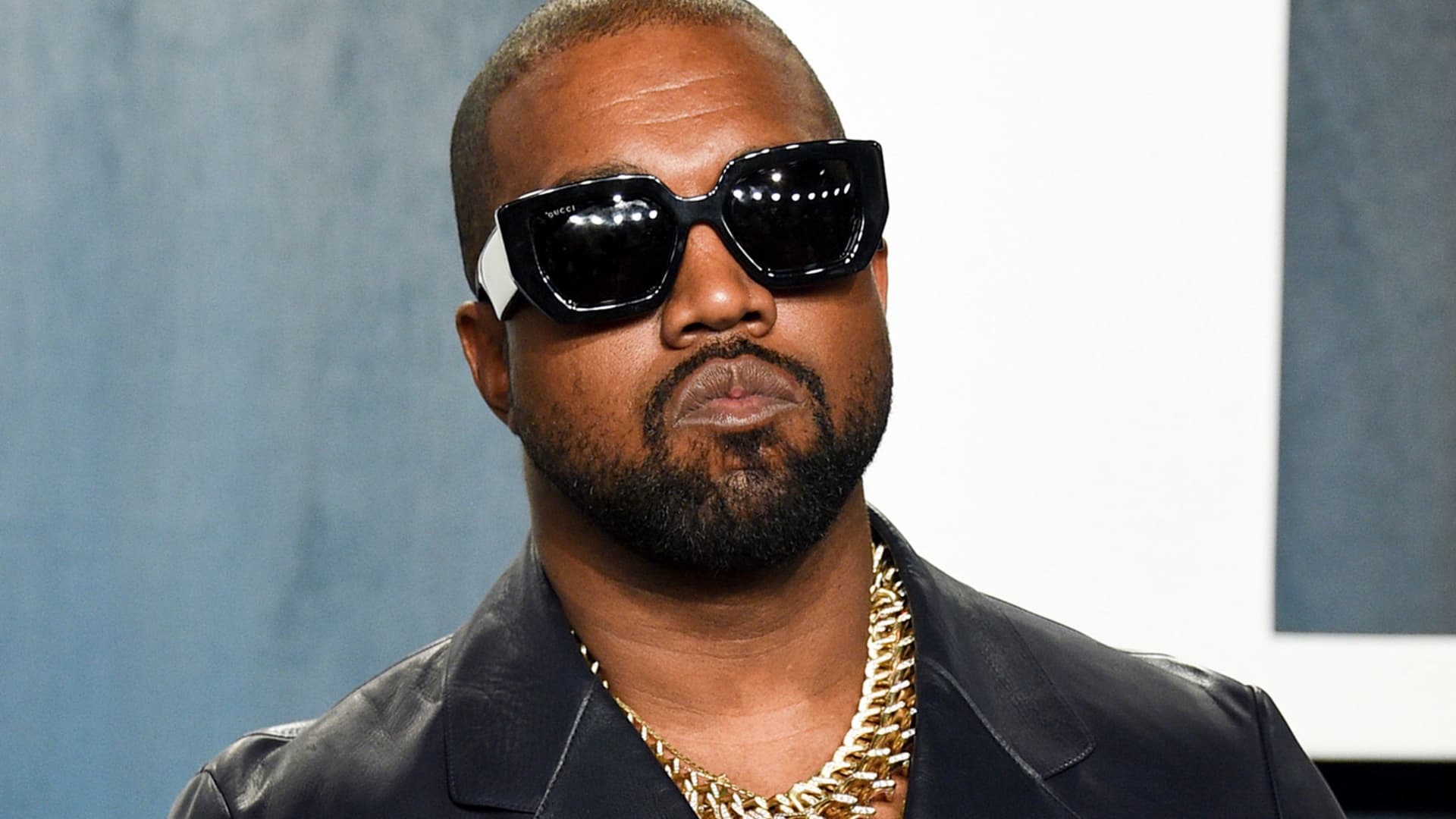 Photo of Kanye West agrees to buy conservative social media platform Parler, company says