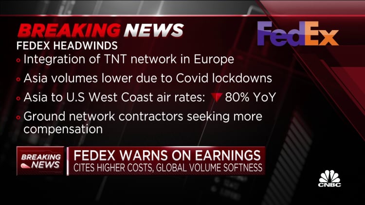 FedEx warns on earnings