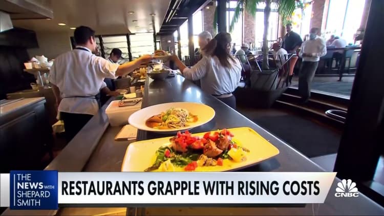 Restaurants struggle with rising food costs