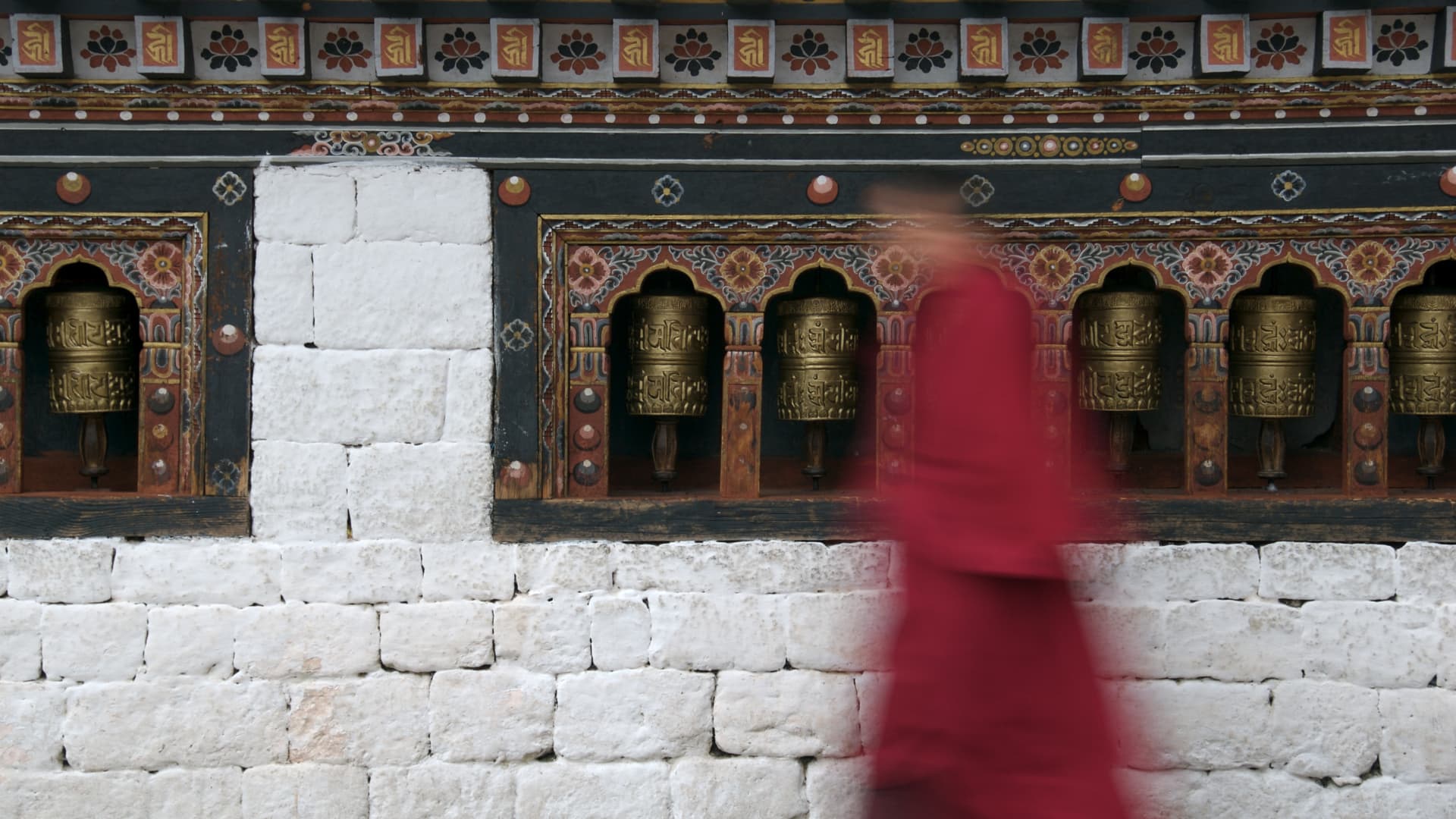 How much does it cost to visit Bhutan? 0 a day plus travel costs