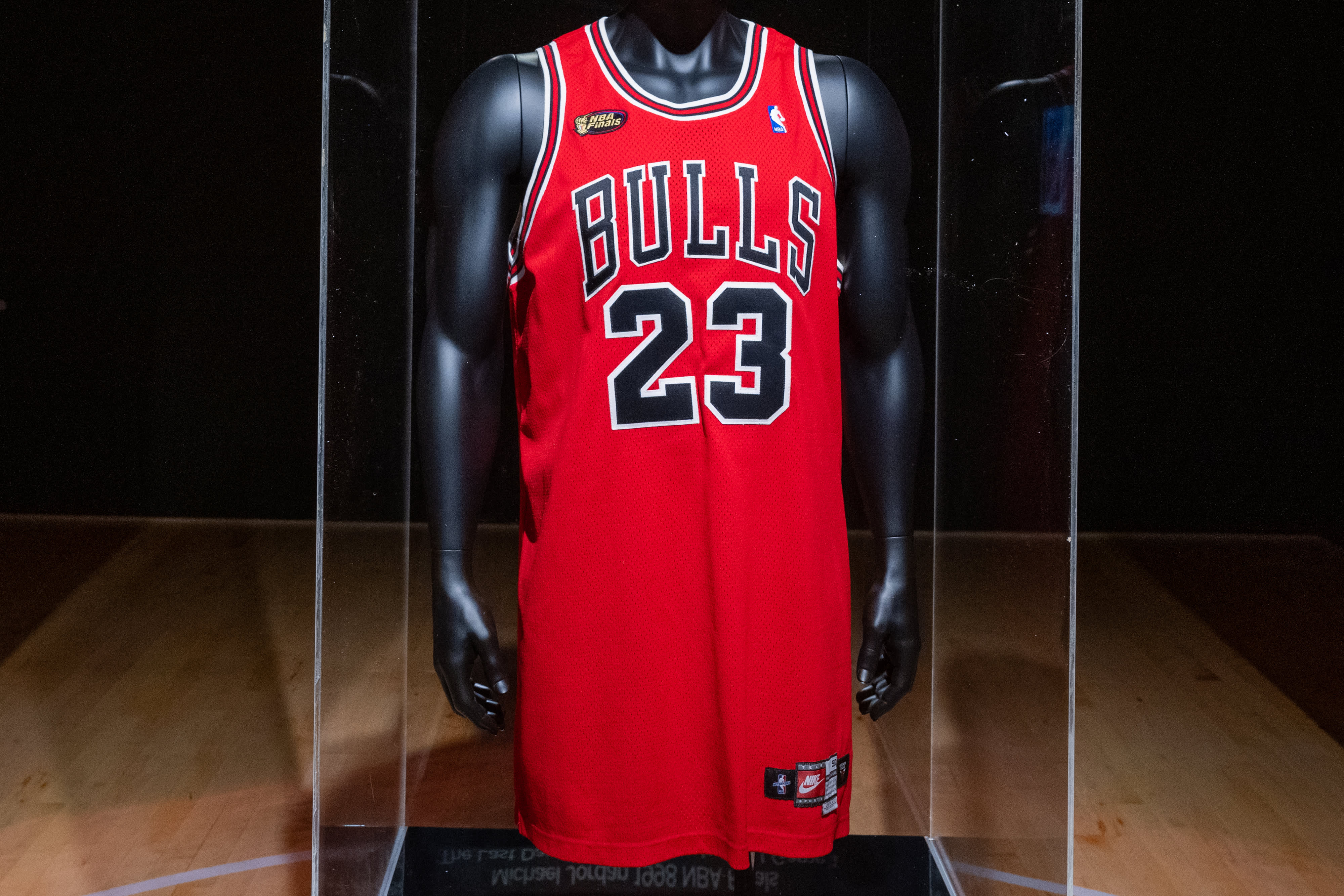 Opeenvolgend kam Margaret Mitchell Michael Jordan jersey $10.1 million Sotheby's record memorabilia