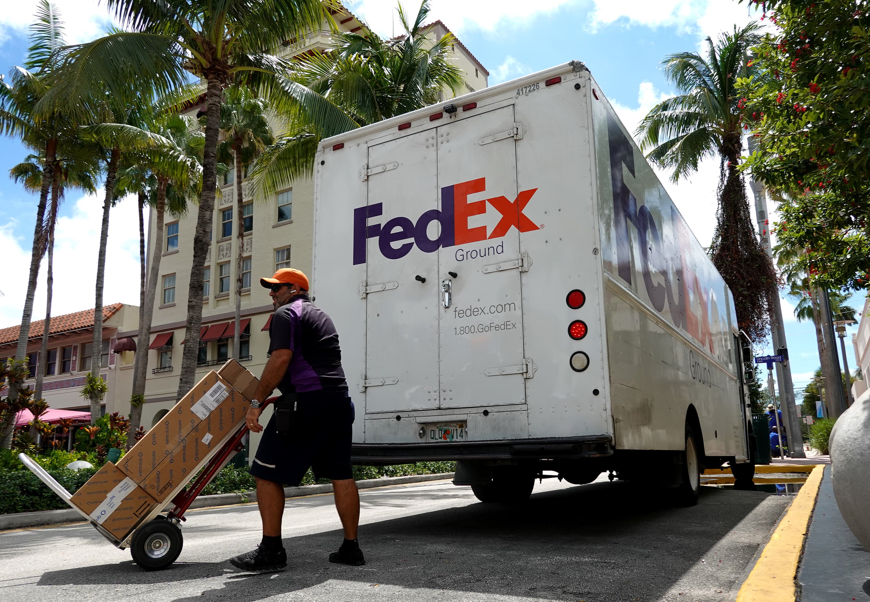 Apakah prospek suram FedEx merupakan bendera merah bagi investor?  Itulah yang dikatakan para profesional