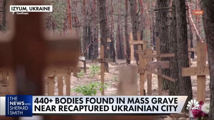Investigators find more than 440 bodies at mass grave in Ukraine