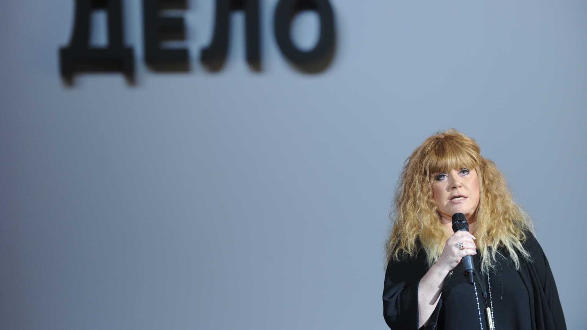 Russian pop singer Alla Pugacheva speaks at a congress of pro-reform Pravoye Delo (A Just Cause) party in Moscow, on Sept. 15, 2011, with the party's logo in the background.