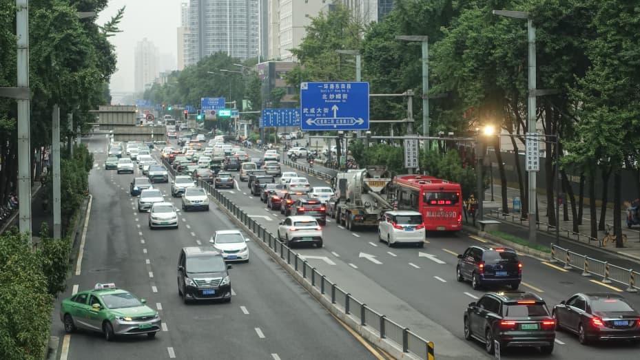 CHENGDU, CHINA - SEPTEMBER 19: Cars drive on the road on September 19, 2022 in Chengdu, Sichuan Province of China. As the latest COVID-19 resurgence subsides, the city Chengdu restored normal production and life on Monday. (Photo by Yuan Kejia/VCG via Getty Images)