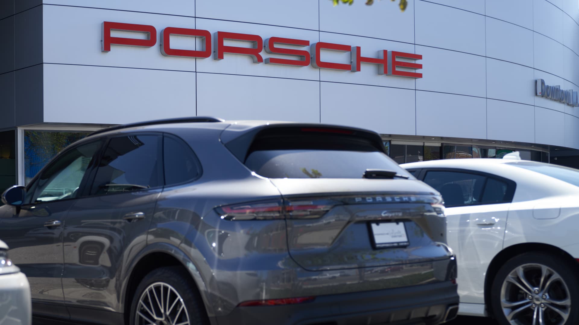 Car buyers pay 10% above the sticker price, on average — or more if you want a Jeep or Porsche