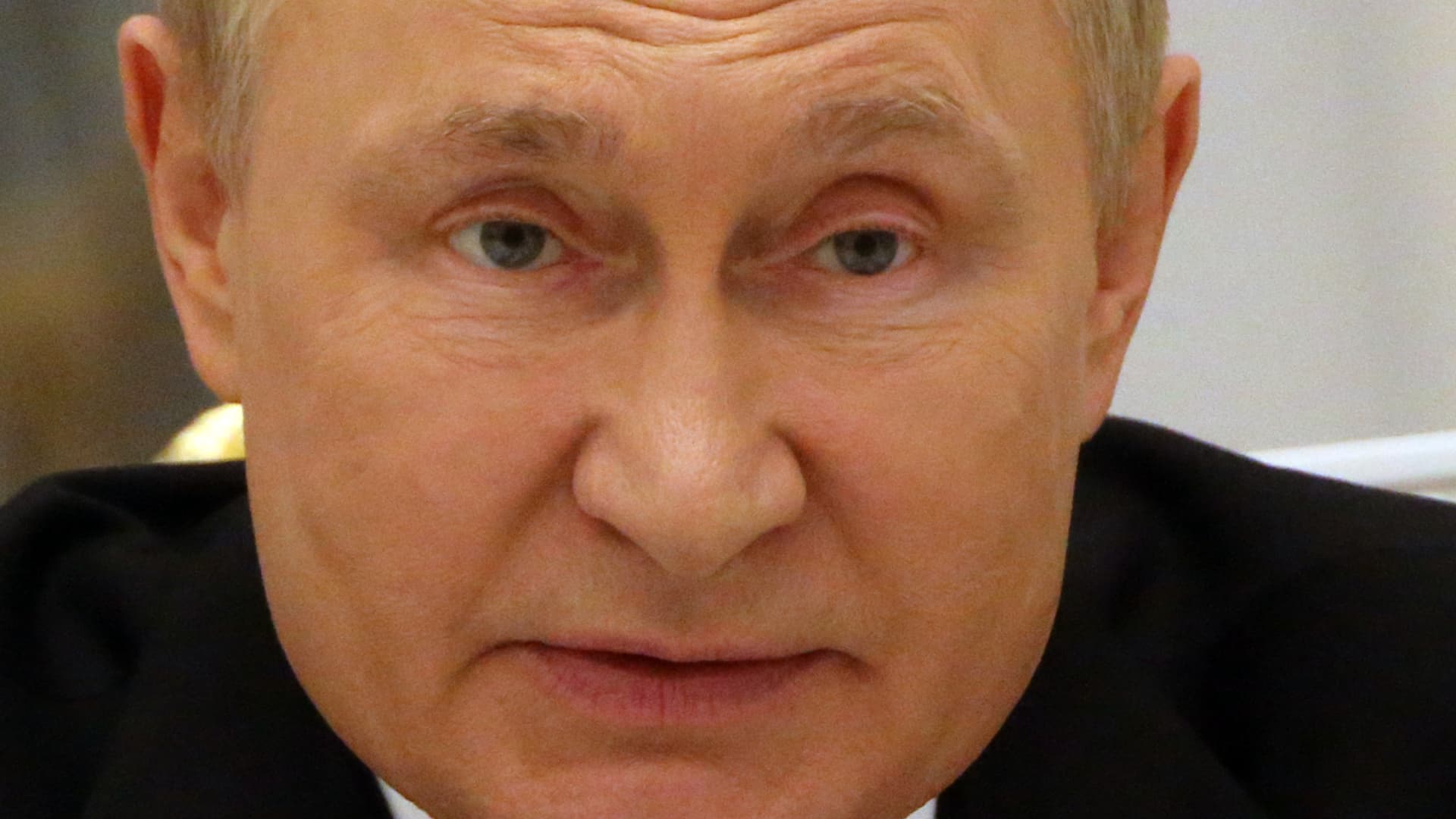 Putin mobilizes 300,000 troops for war in Ukraine and warns he's not bluffing with nuclear threat