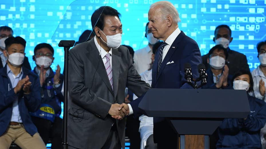 U.S. President Joe Biden met with South Korean President Yoon Suk-yeol in May 2022 on a visit to the Samsung Electronics Pyeongtaek campus.