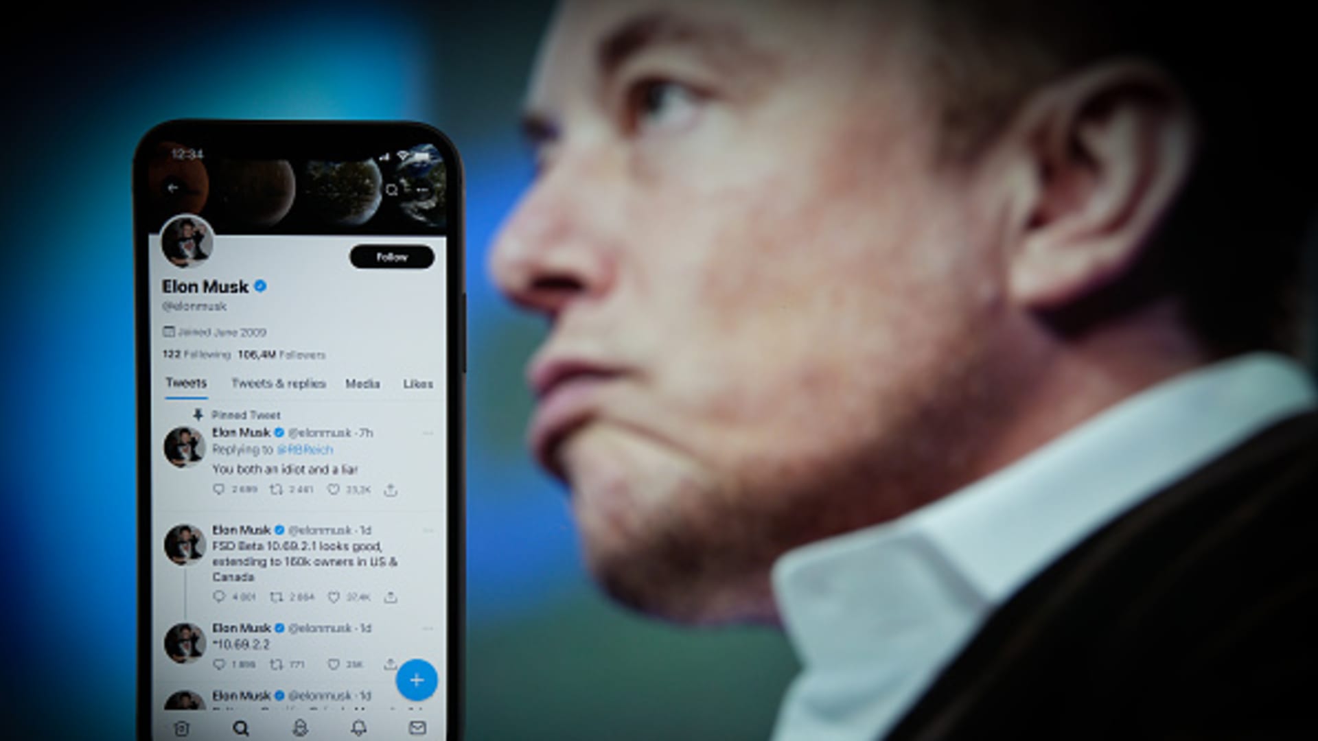 Elon Musk changes course and proposes going through with Twitter deal at origina..
