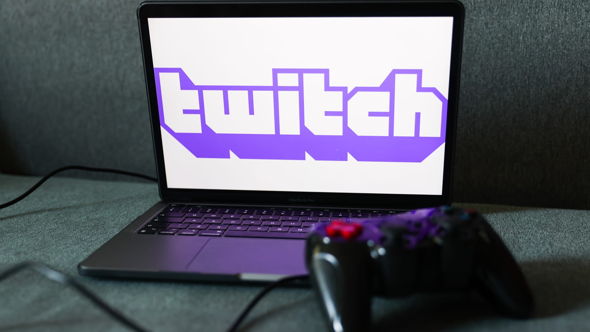 A vállalat több mint 500 fővel csökkenti a Twitch alkalmazottait