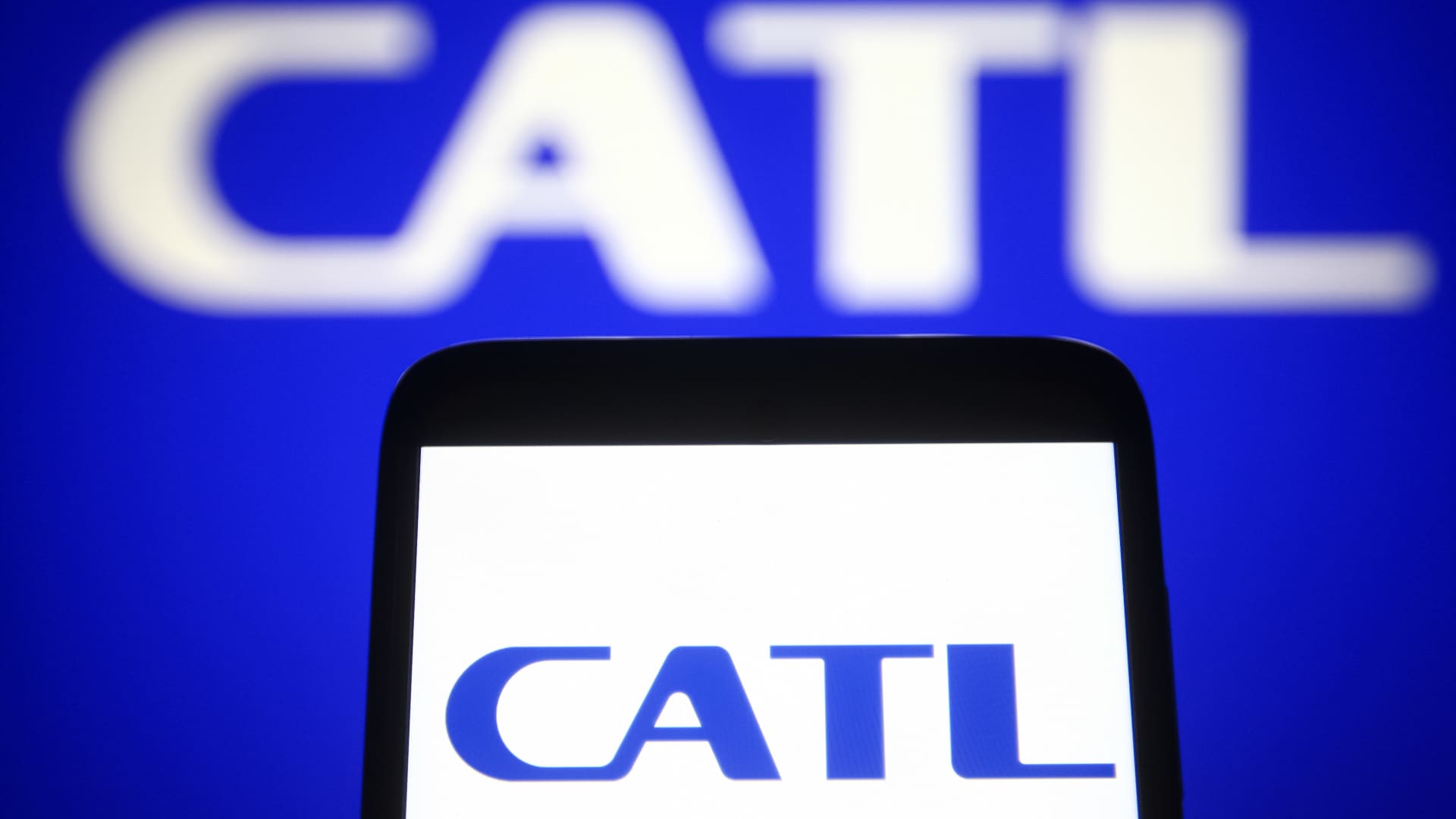 China’s CATL, a Tesla supplier, considers expanding battery swapping business overseas