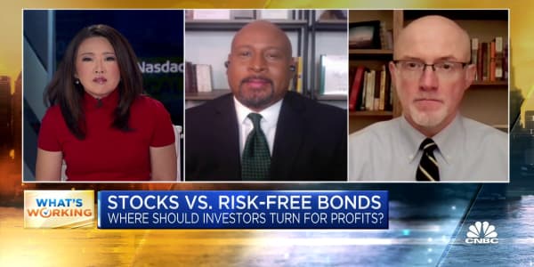 Investors should not be selling bonds right now, says Federated Hermes' R.J. Gallo