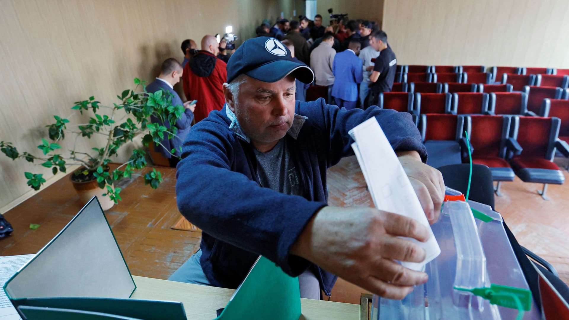 A man casts his ballot during a referendum on the secession of Zaporizhzhia region from Ukraine and its joining Russia, in the Russian-controlled city of Melitopol in the Zaporizhzhia region, Ukraine September 26, 2022. 