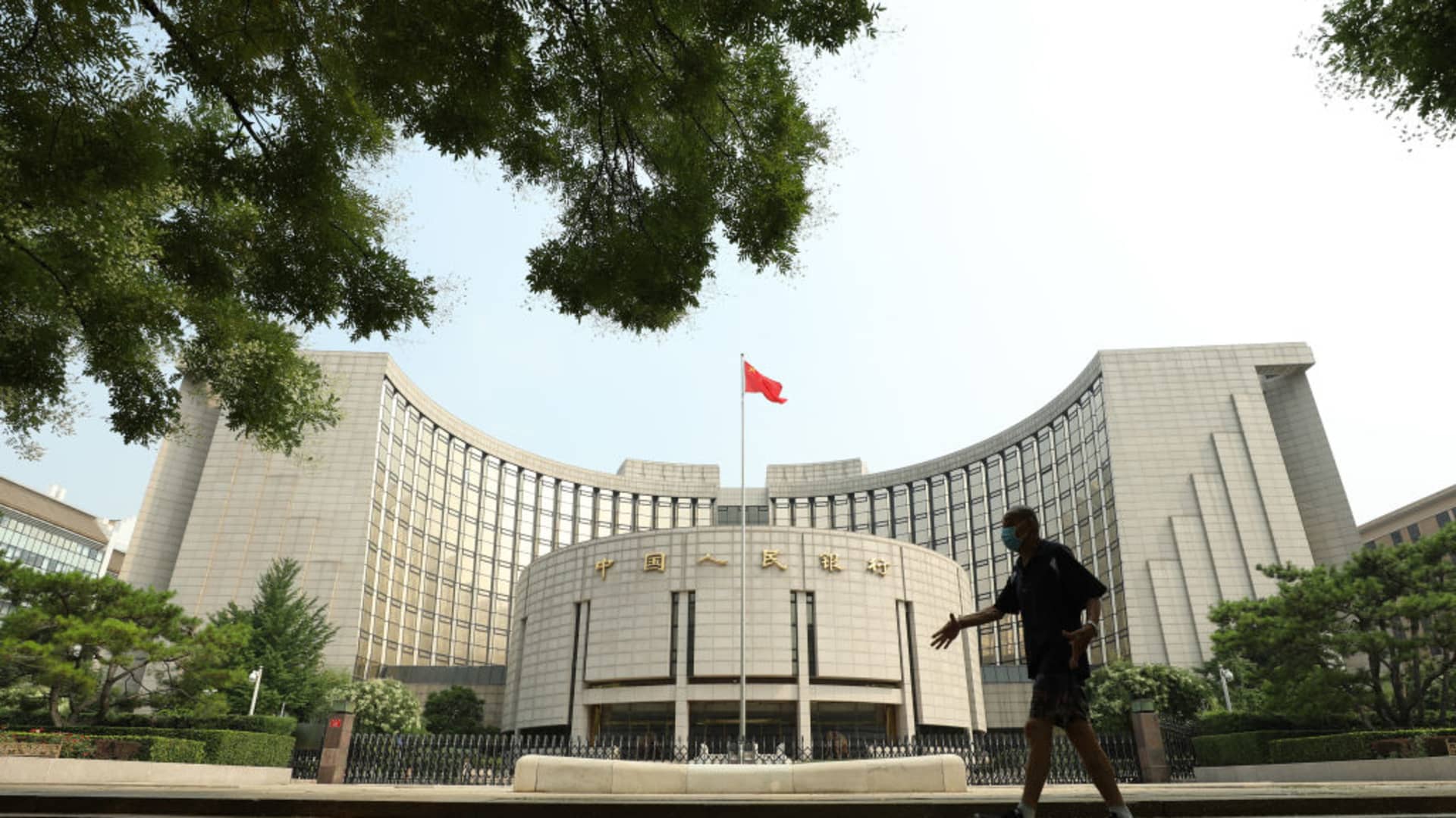 China frees up  billion for banks to underpin slowing economy