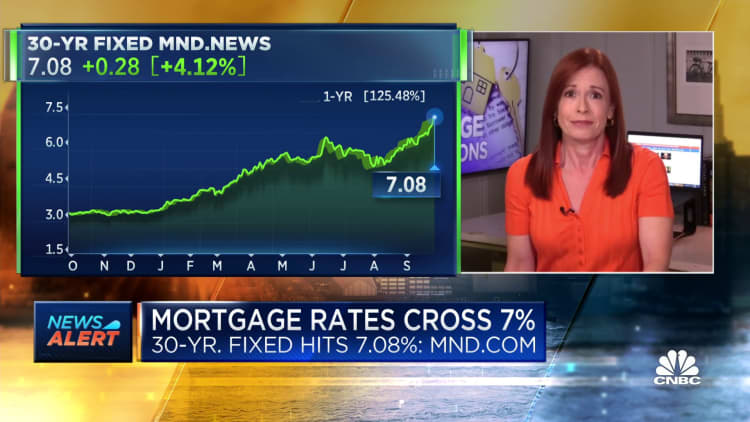 Le refinancement hypothécaire tombe à son plus bas niveau en 22 ans alors que les taux d'intérêt augmentent