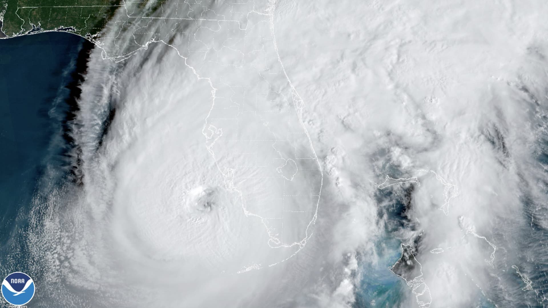 Hurricane Ian roars ashore in southwest Florida, bringing destructive floods and..