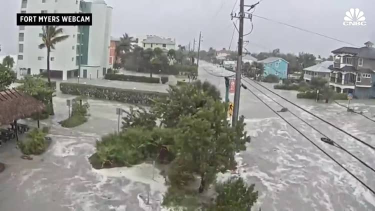 Time-lapse of Hurricane Ian's devastating storm surge in Fort Myers, Florida