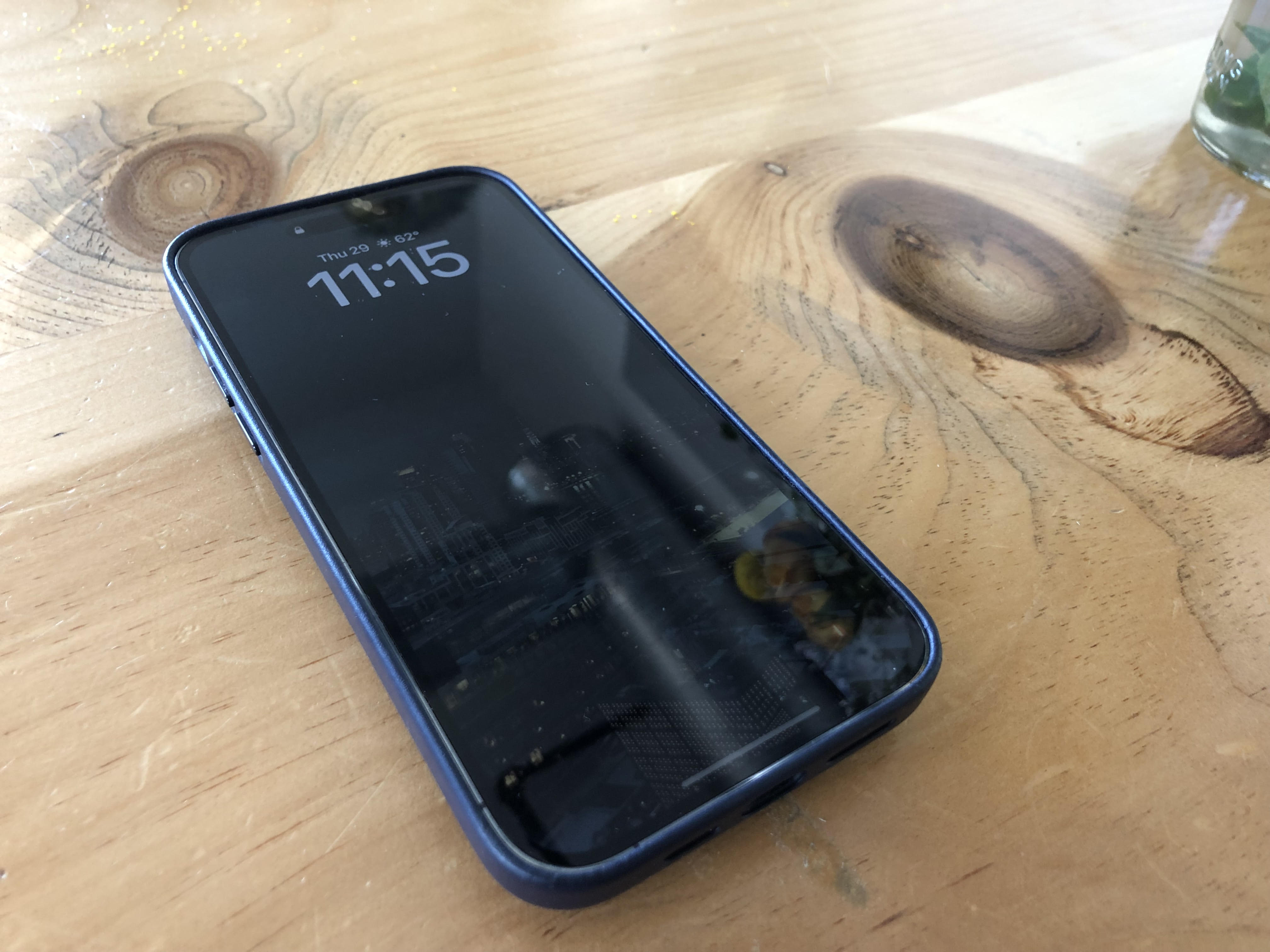 The iPhone 14 Pro's always-on display doesn't need to show your wallpaper  anymore | Macworld